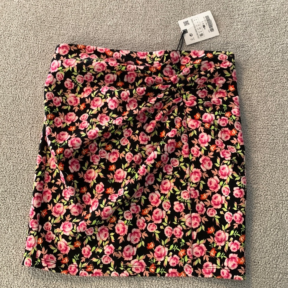 NWT Zara Floral Skirt